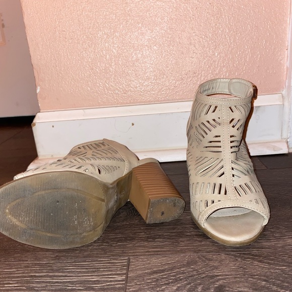 Heels - Picture 4 of 4